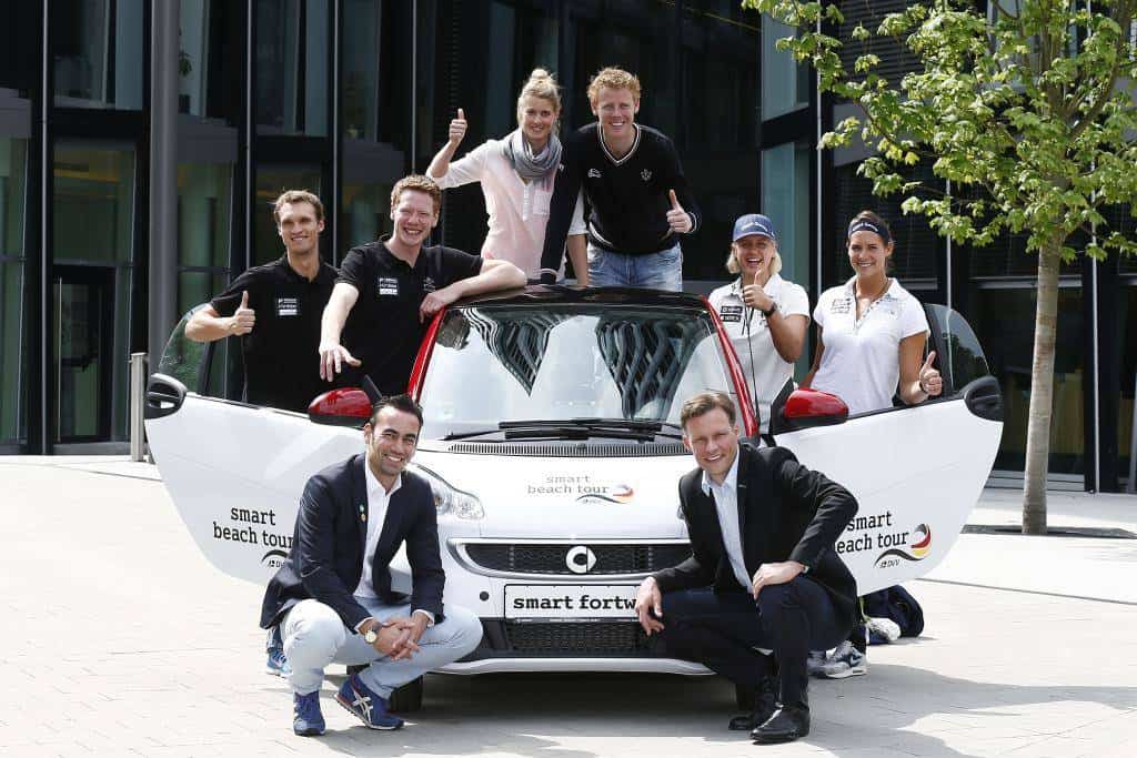 Cover Image for „e-motion“: smart beach tour 2014 bringt Strandfeeling in die Stadt