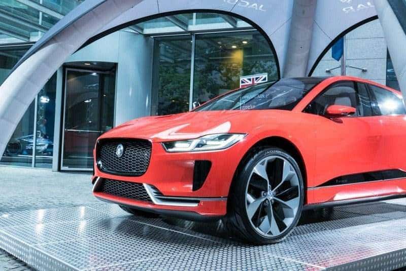 Cover Image for JLR prüft Batteriemontage für E-Autos im Werk Nitra