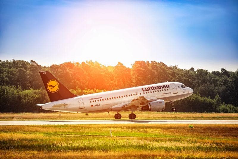 Cover Image for Miles & More: Tesla und Lufthansa machen gemeinsame Sache