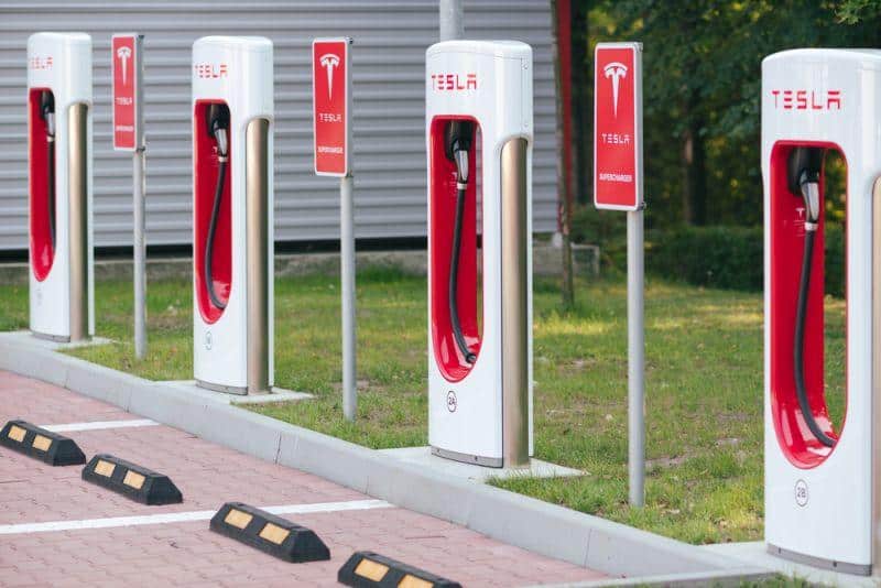 Cover Image for Tesla baut eine weitere gigantische 50-Supercharger-Station in China
