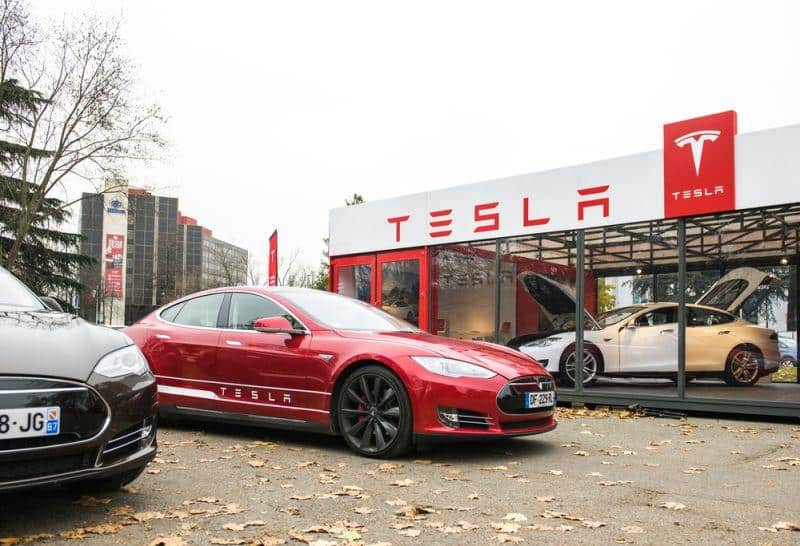 Cover Image for 123.000 Tesla Model S werden aufgrund rostanfällige Schrauben an der Servolenkung zurückgerufen