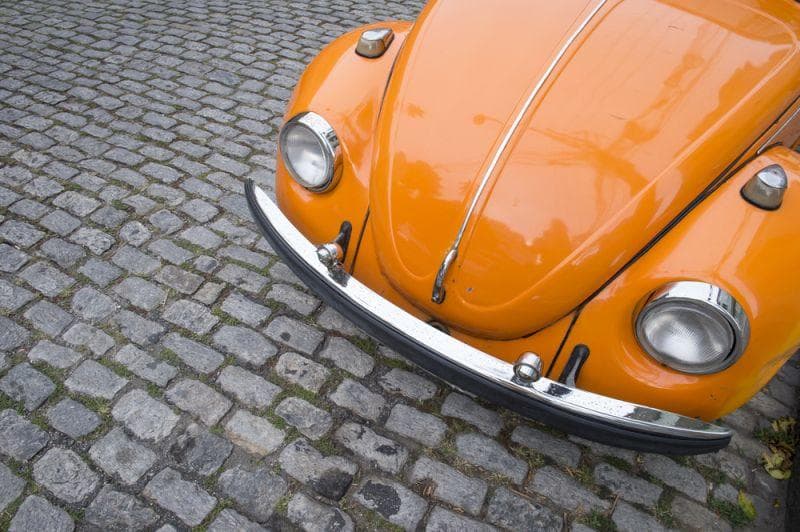 Cover Image for Käfer und Bulli elektrisch: Dieses Start-Up macht Oldtimer zu Elektroautos