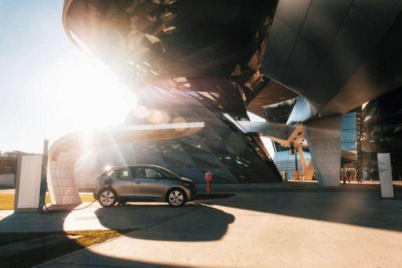 Cover Image for BMW ChargeNow-Service weitet durch Partnerschaft mit SMATRICS eigenes Angebot aus