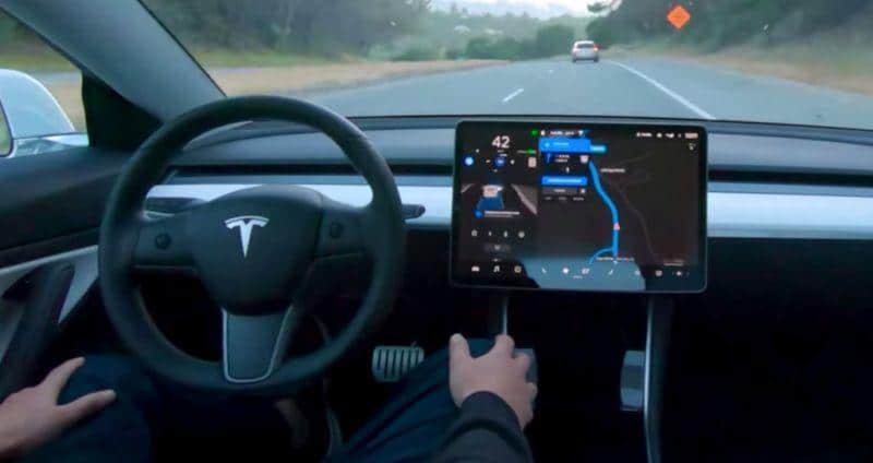 Cover Image for Tesla demonstriert selbständiges Fahren mit neuen Autopilot-Grafiken