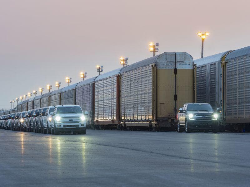 Cover Image for Ford F-150 Prototyp stellt Power unter Beweis und bewegt über 450.000 kg