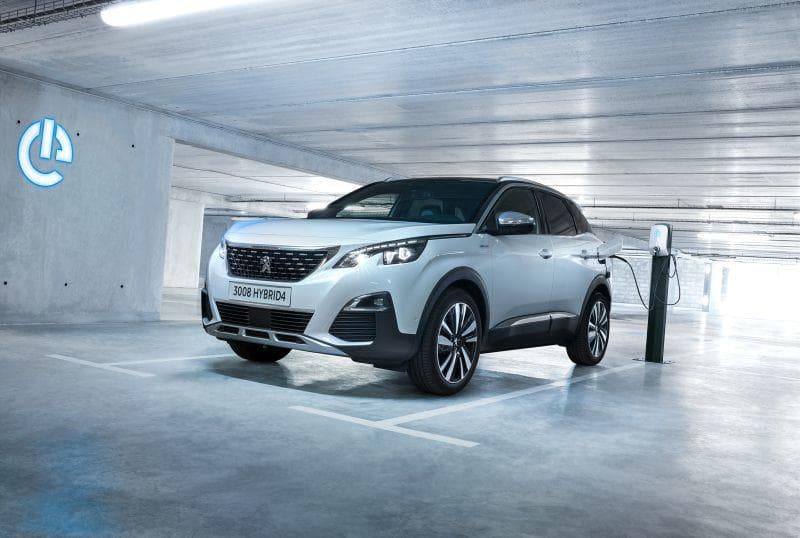 Cover Image for PEUGEOT 3008 GT HYBRID4 als Plug-In-Hybrid mit 220 kW (300 PS) und 59 km elektr. Reichweite
