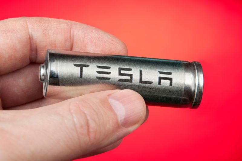 Cover Image for Tesla gewinnt LG Chem als Batterielieferant für die Gigafactory 3, Gerüchten zufolge.