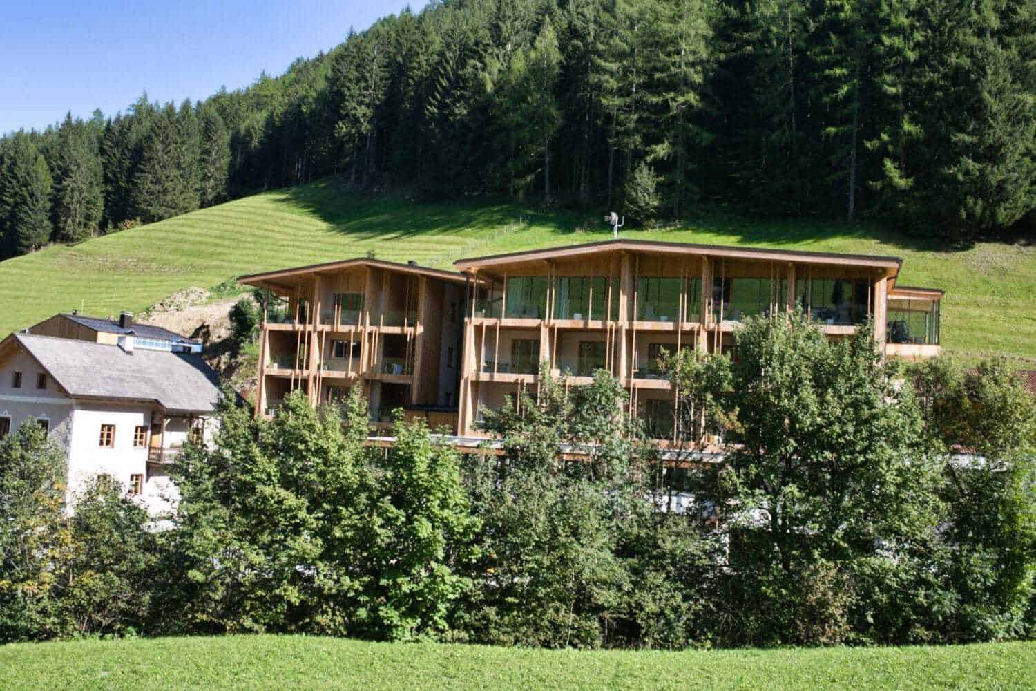 Cover Image for Naturhotel Rainer im Jaufental: E-Mobilität in allen Facetten