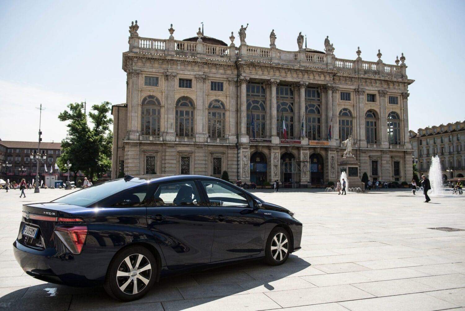 Cover Image for Toyota über H2-Autos: Ab „jährlich 100.000 Stück beginnt die echte Kostendegression“