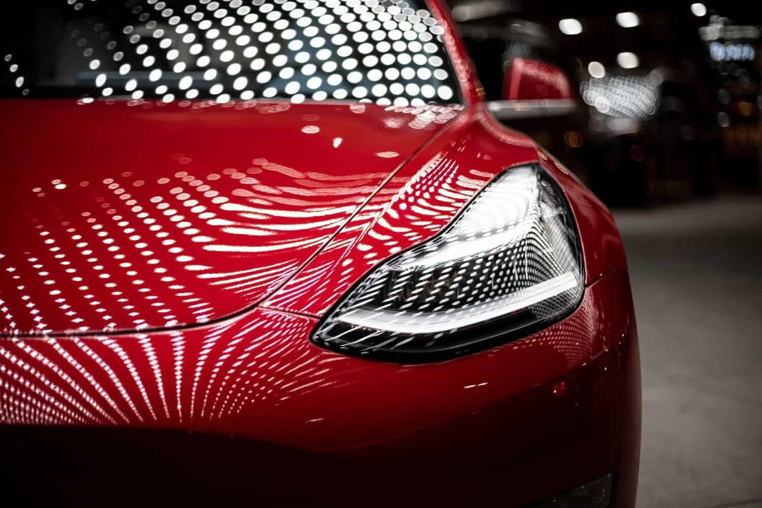 Cover Image for Tesla Batterieforscher enthüllt neue Batteriezelle, die 1,61 Million km überdauern kann