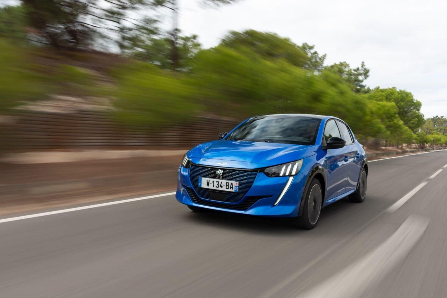 Cover Image for Peugeot: Verbrenner und Elektroauto bei Gesamtnutzungskosten schon heute gleichauf