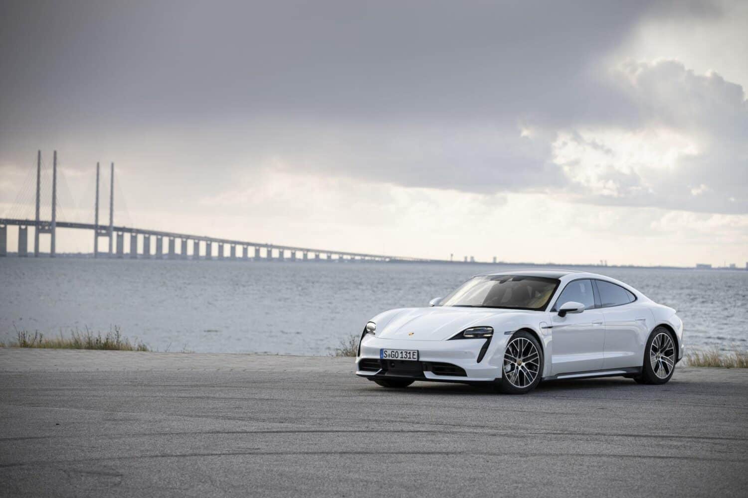 Cover Image for Porsche räumt Verzögerungen bei Taycan-Produktion ein