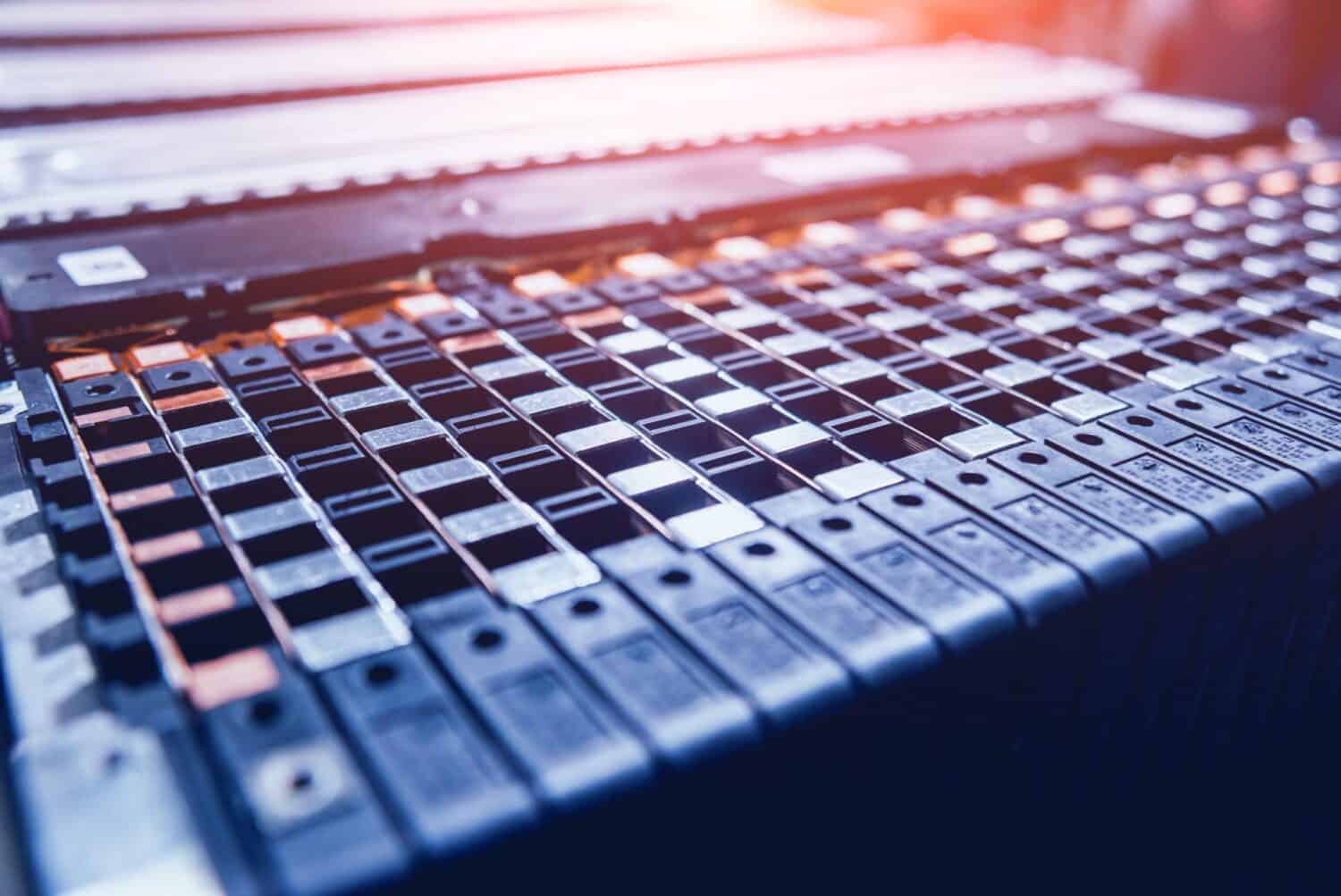 Cover Image for Report: Kosten & Leistung der Batterien verbessern sich schneller als prognostiziert