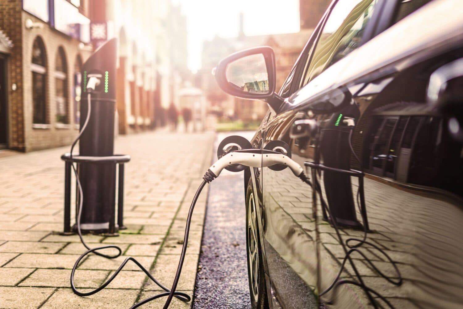 Cover Image for Wer lädt schneller – Tesla Model X, Audi e-tron, Jaguar I-PACE oder MB EQC?