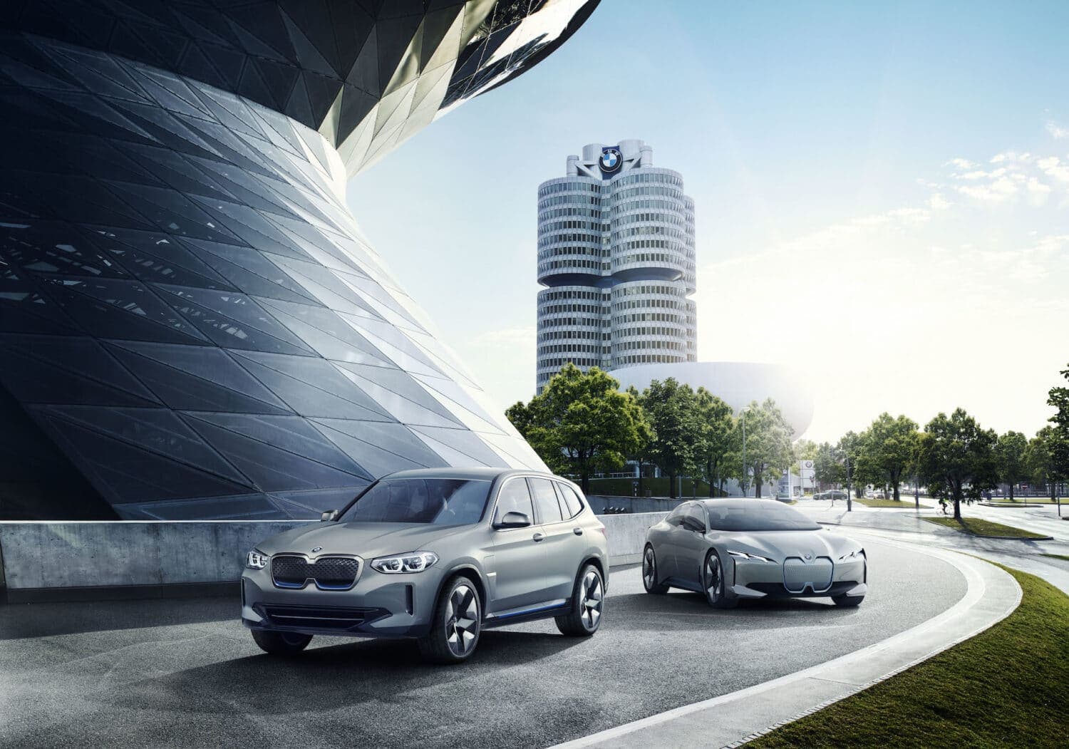 Cover Image for iX3 läutet neue Elektroantriebs-Ära bei BMW ein