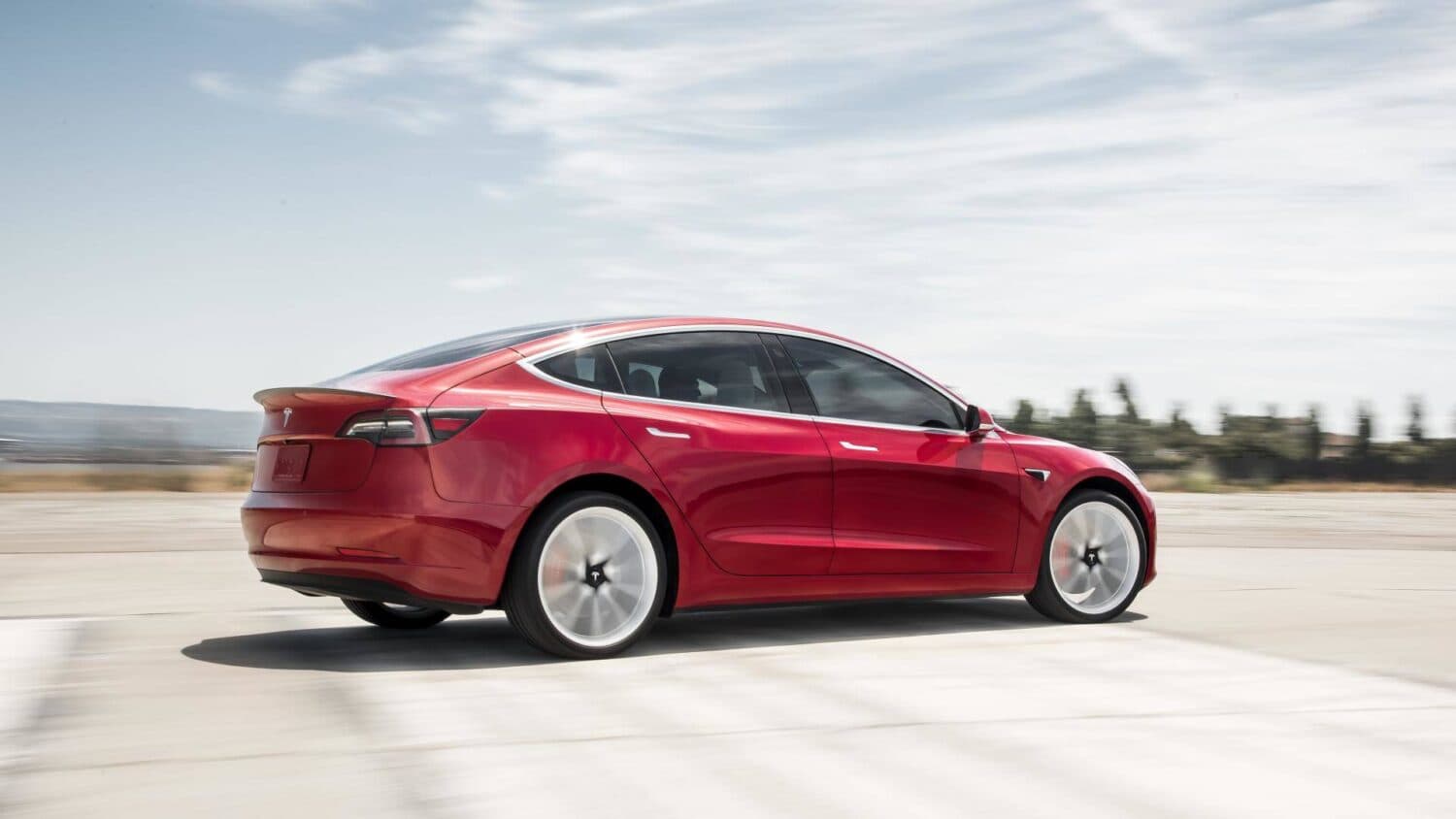 Cover Image for Gerüchte um Tesla Model 3 mit 100 kWh-Akku und Ludicrous Mode
