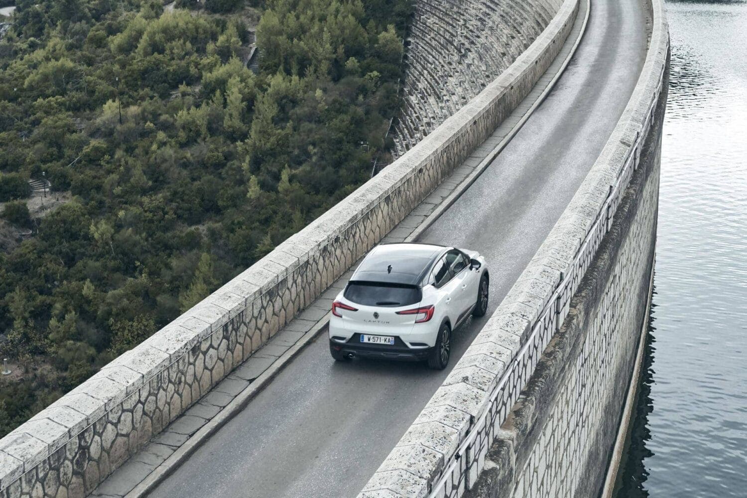 Cover Image for Renault bringt den Captur E-TECH Plug-in ab Mitte 2020 ab 33.600 Euro auf die Straße