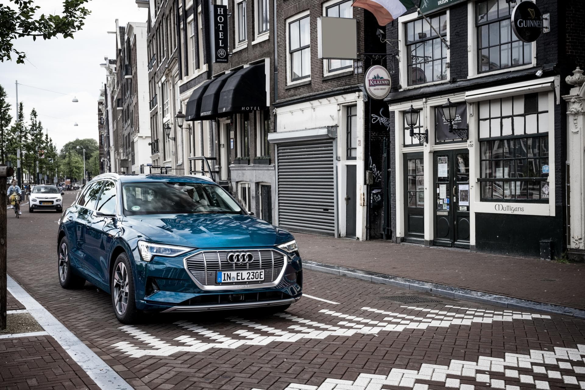Cover Image for Audi e-tron Produktion stoppt erneut – Kurzarbeit in Brüssel gestartet