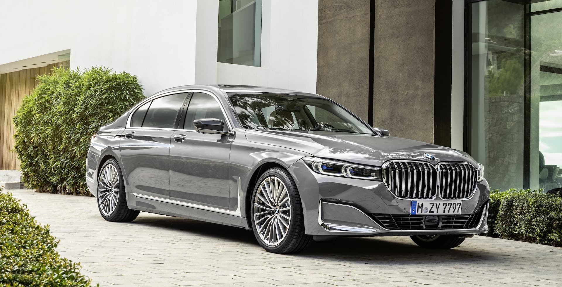 Cover Image for BMW 7er und 5er sollen leistungsstarke E-Varianten erhalten
