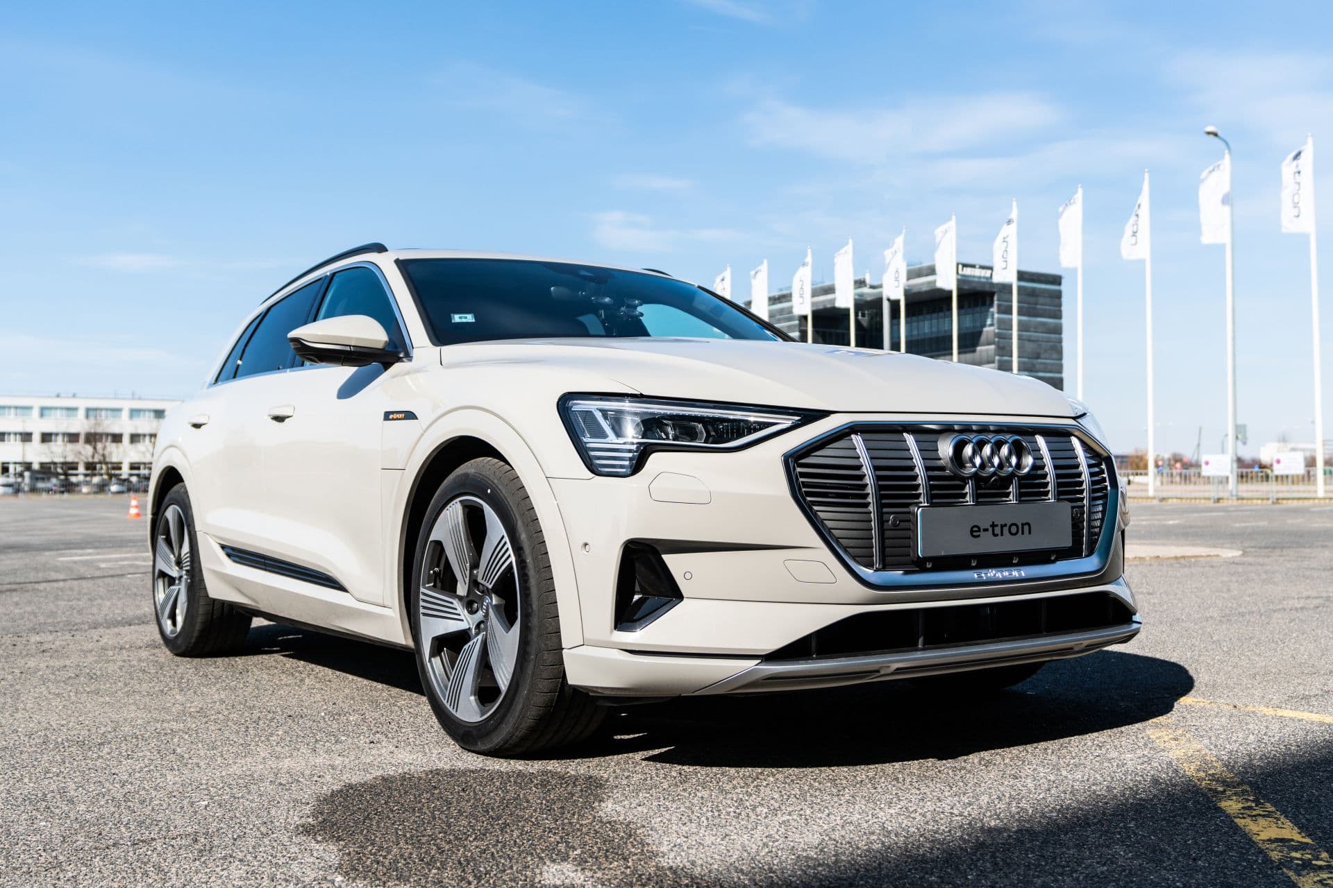 Cover Image for Audi: „E-tron ist das neue Quattro“