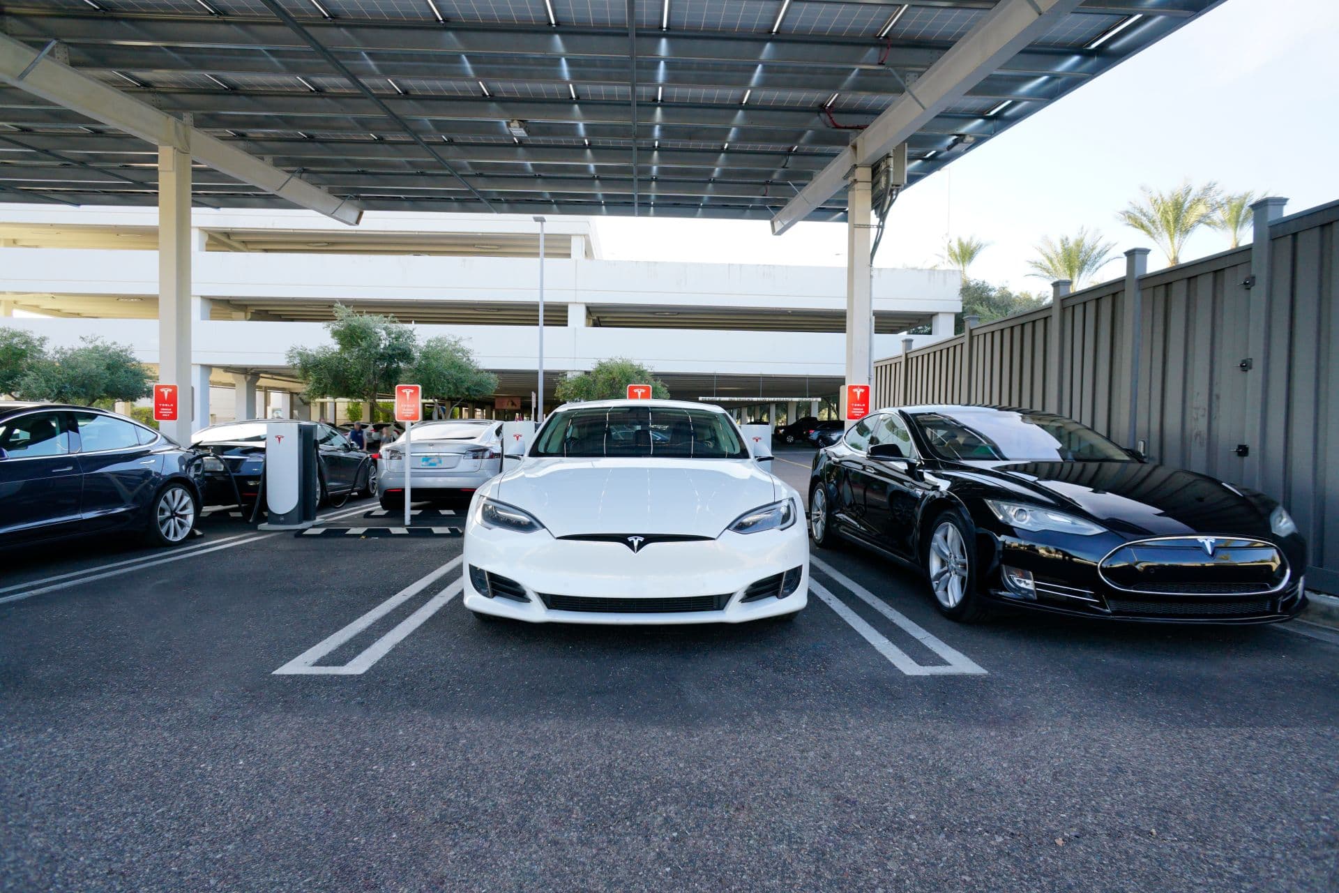 Cover Image for Tesla baut Pilotproduktionslinie für Batteriezellen in Fremont auf