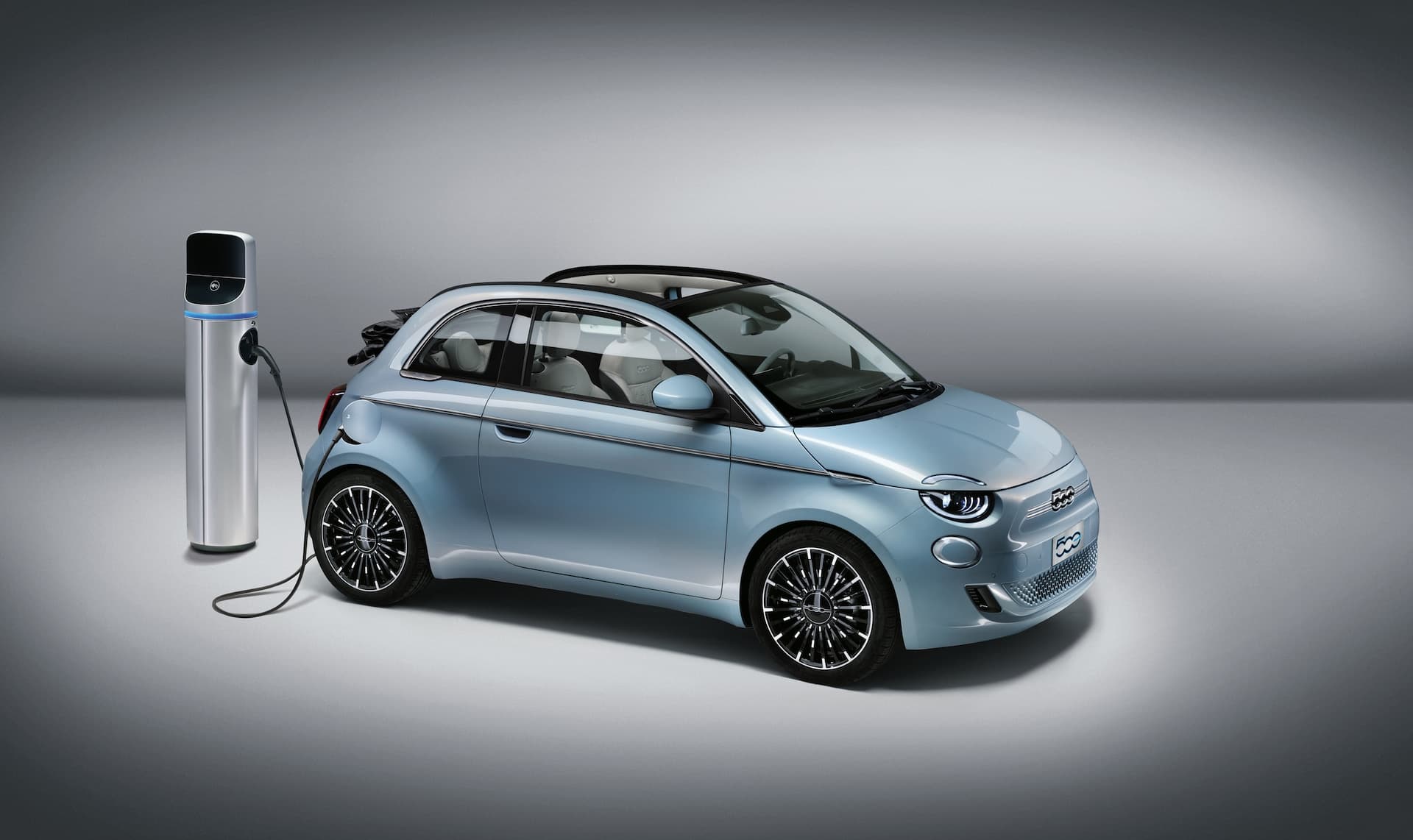 Cover Image for Neuer Fiat 500 Elektro debütiert als limitiertes Cabrio