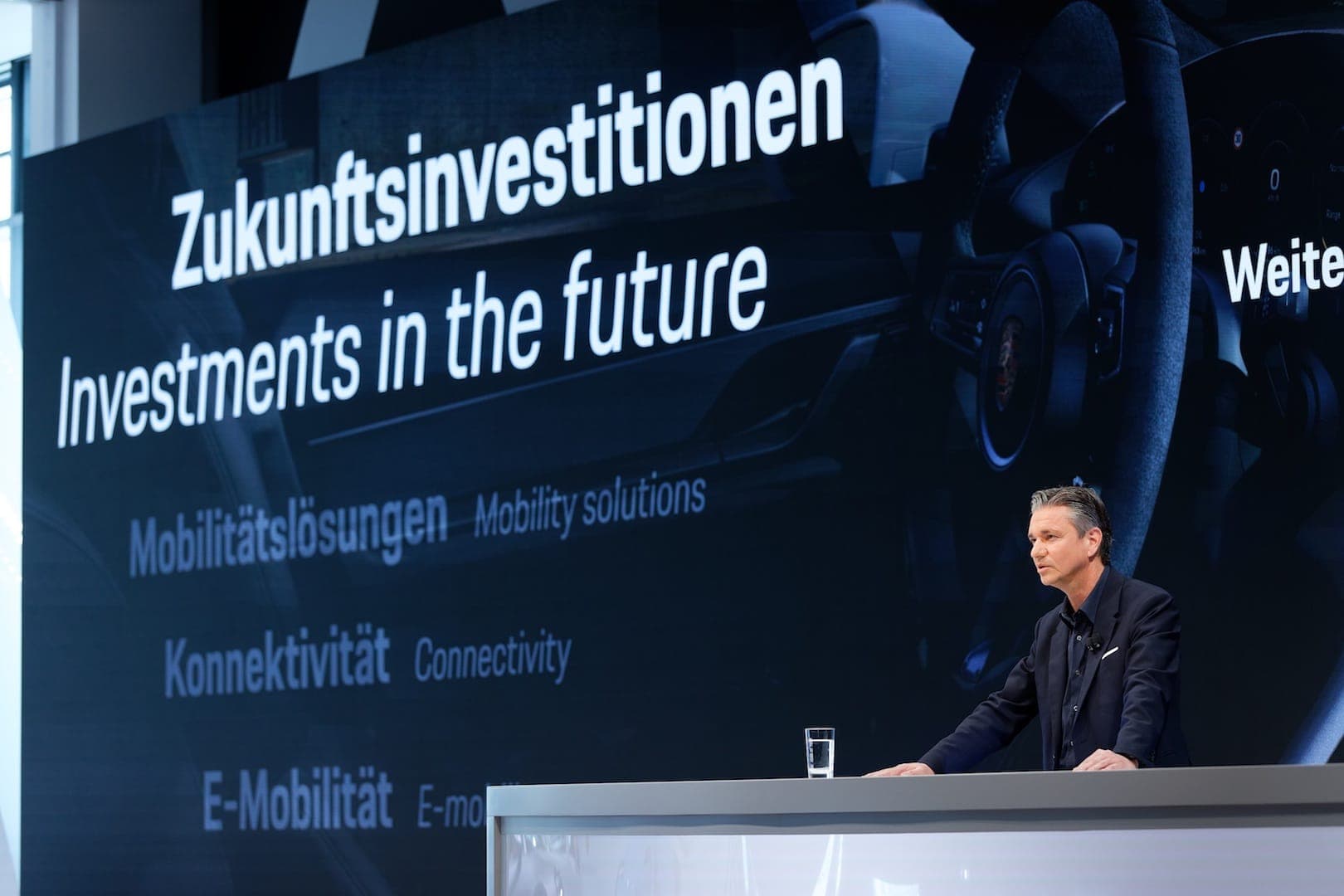Cover Image for Porsche startet mit neuen Bestmarken ins E-Mobility-Jahrzehnt
