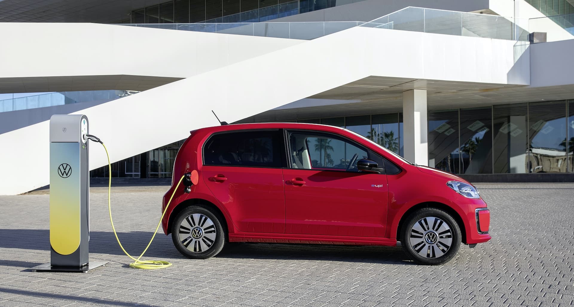 Cover Image for Volkswagen e-up! und Passat GTE legen in der Käufergunst deutlich zu
