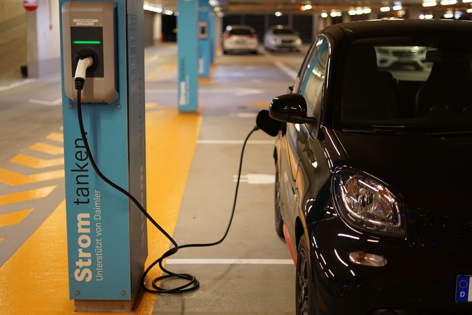 Cover Image for Bestand an Elektroautos und Plug-in-Hybriden wächst in Deutschland auf 240.000 Fahrzeuge