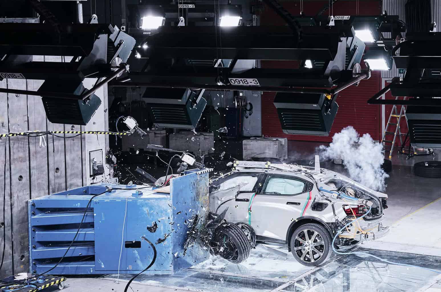 Cover Image for Polestar 2 fährt vor mit höchsten Sicherheitsstandards