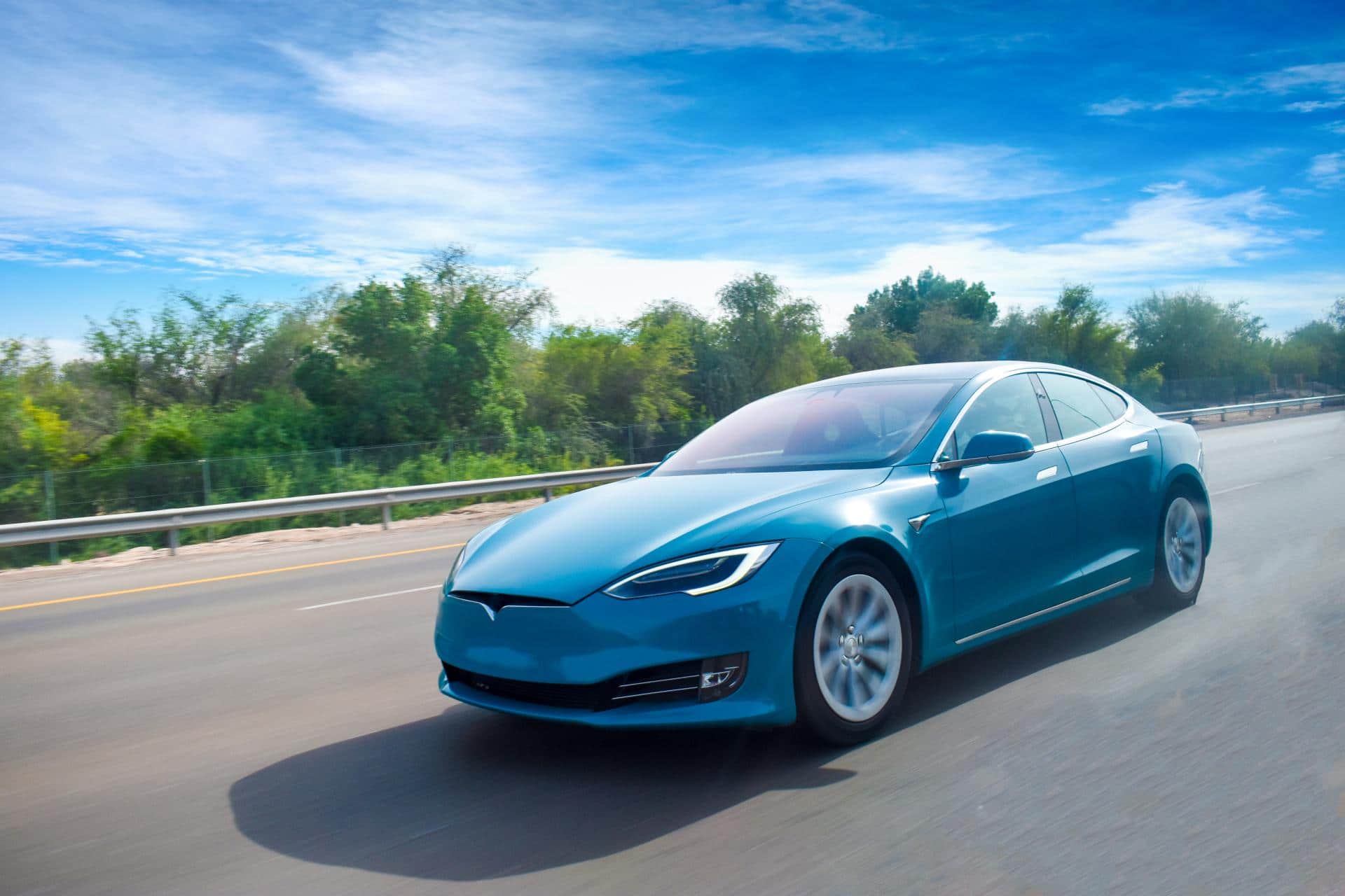 Cover Image for Tesla: Bestes 1. Quartal aller Zeiten – 102.672 produzierte und 88.400 ausgelieferte Fahrzeuge