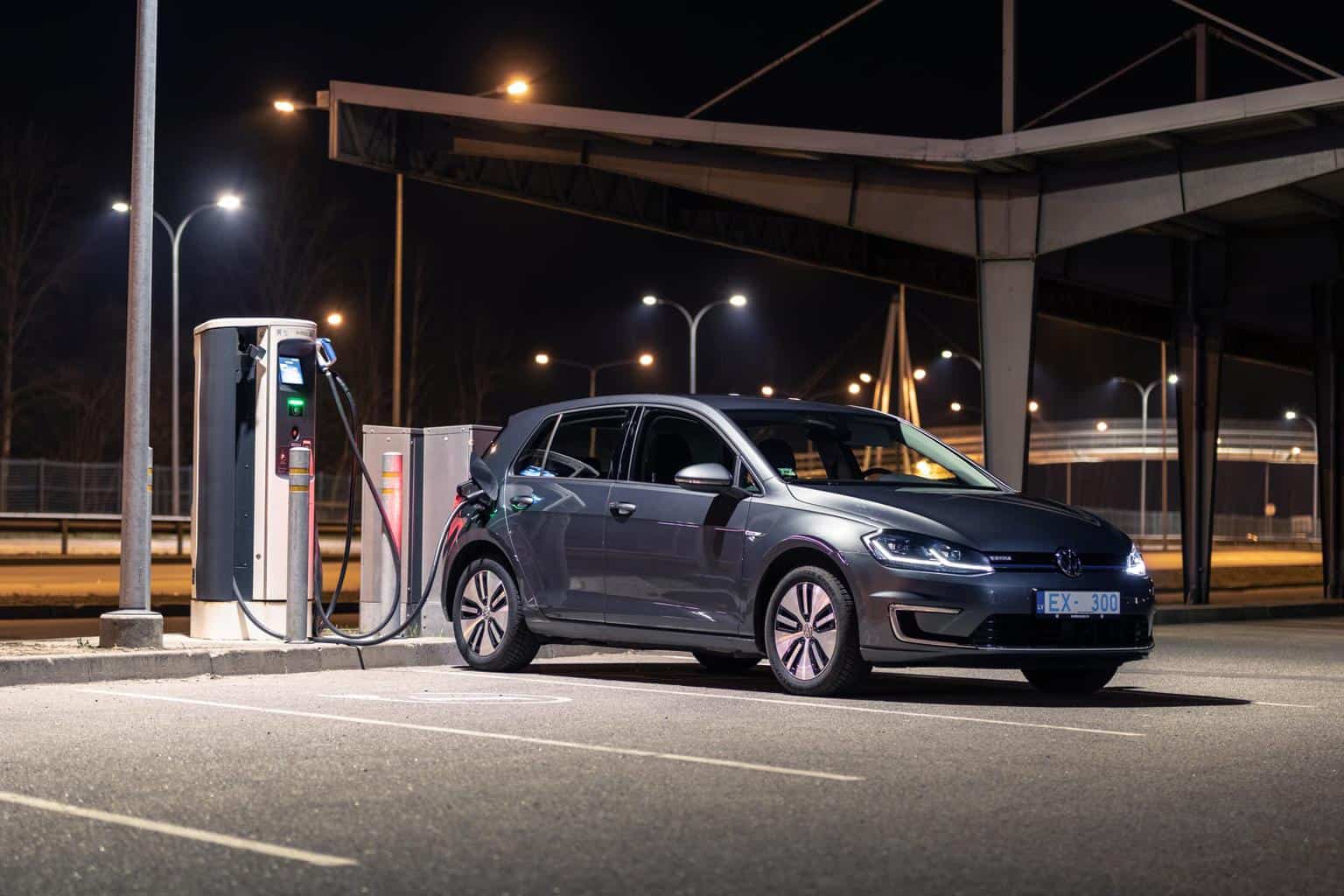 Cover Image for VW e-Golf nicht mehr individuell konfigurierbar — VW-Werke beenden Corona-Pause