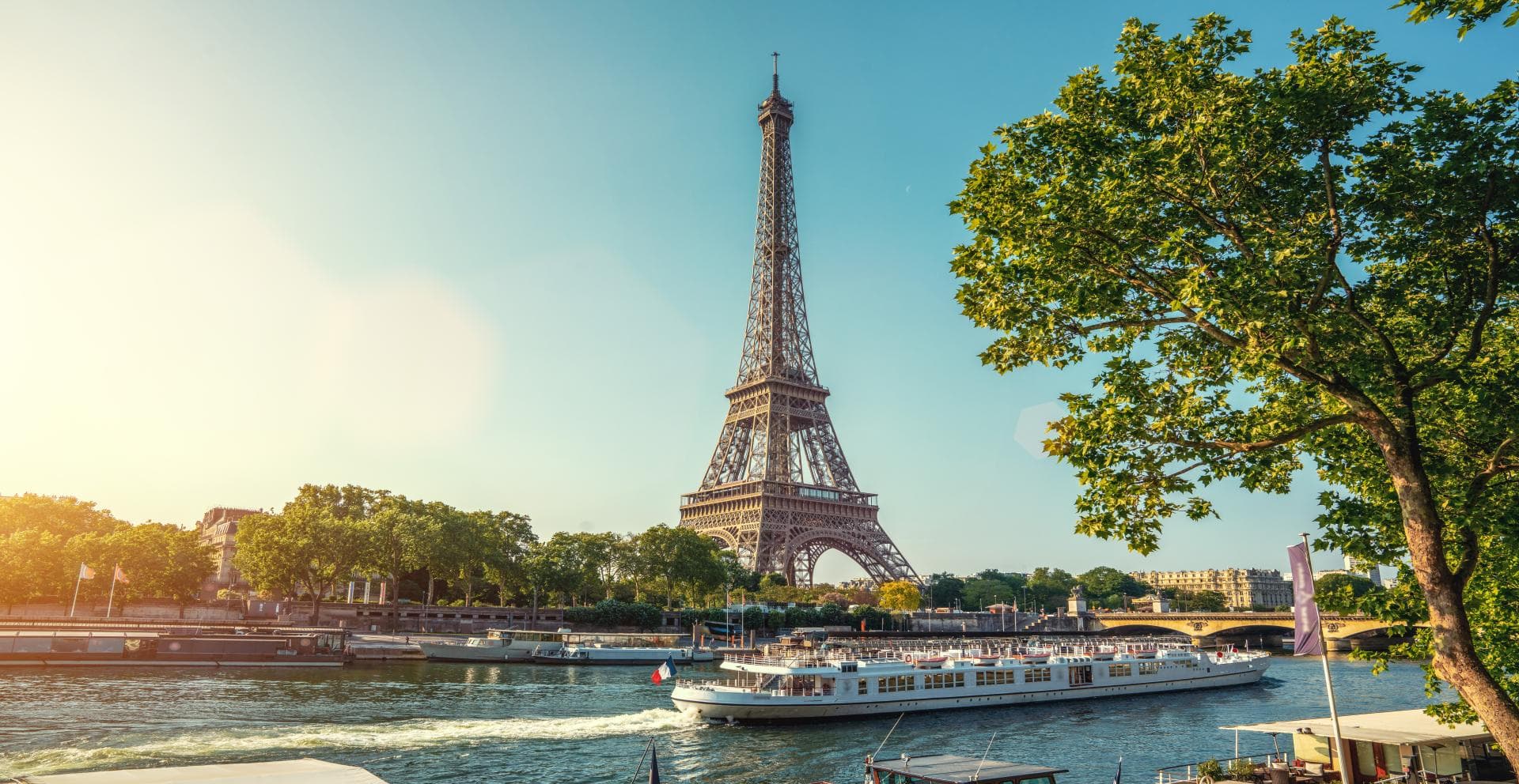 Cover Image for Frankreich dominiert Europa in puncto E-Auto Absatz und CO2-Werte