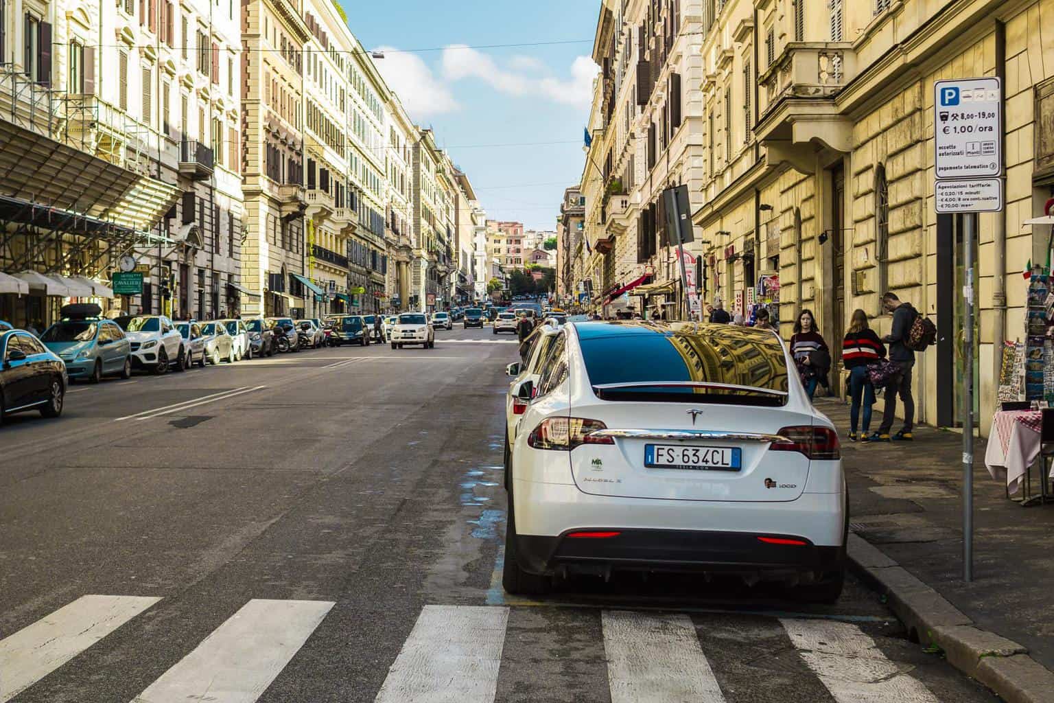 Cover Image for Tesla Robotaxi-Network weiterhin im Plan für 2020