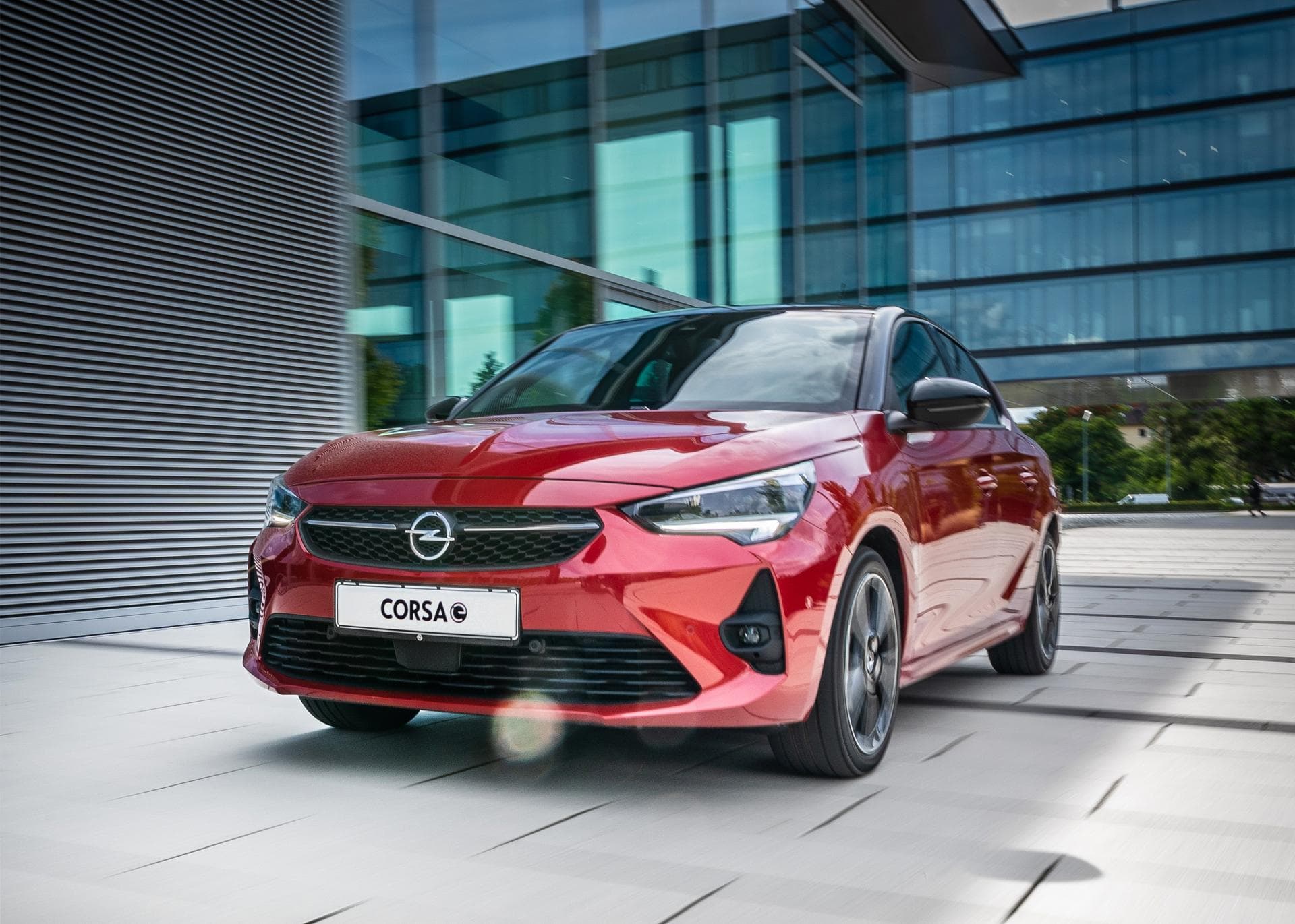 Cover Image for Opel Corsa-e GS Line – es wird sportlich bei Opels E-Auto