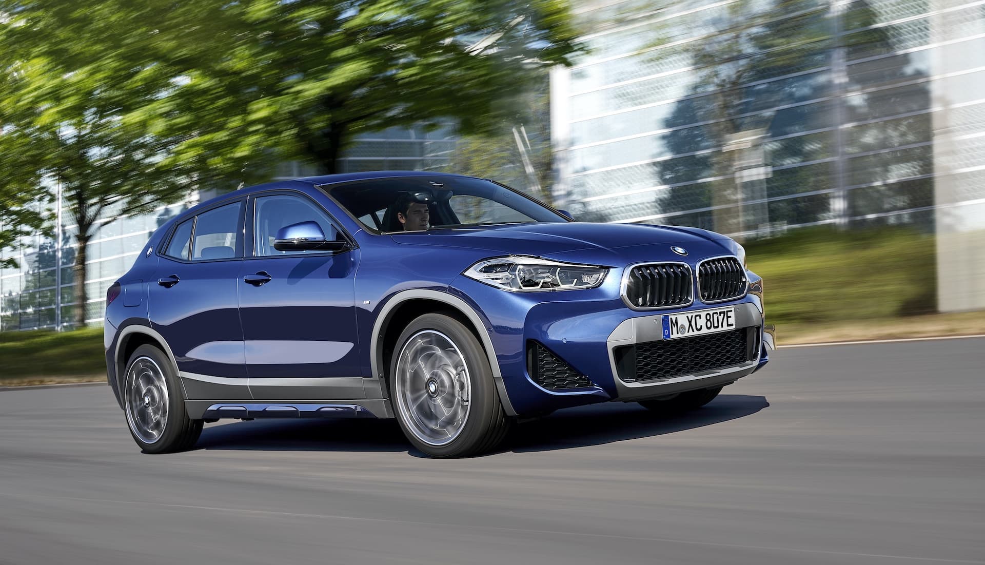 Cover Image for BMW führt X2 als Plug-in-Hybrid und drei Dutzend neue 48-Volt-Mildhybride ein