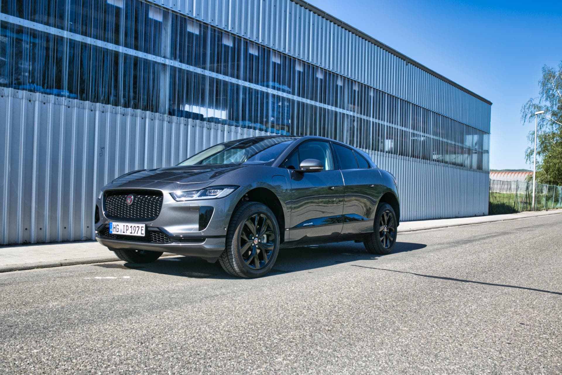 Cover Image for Jaguar I-PACE SE – kurz und knapp im Fokus