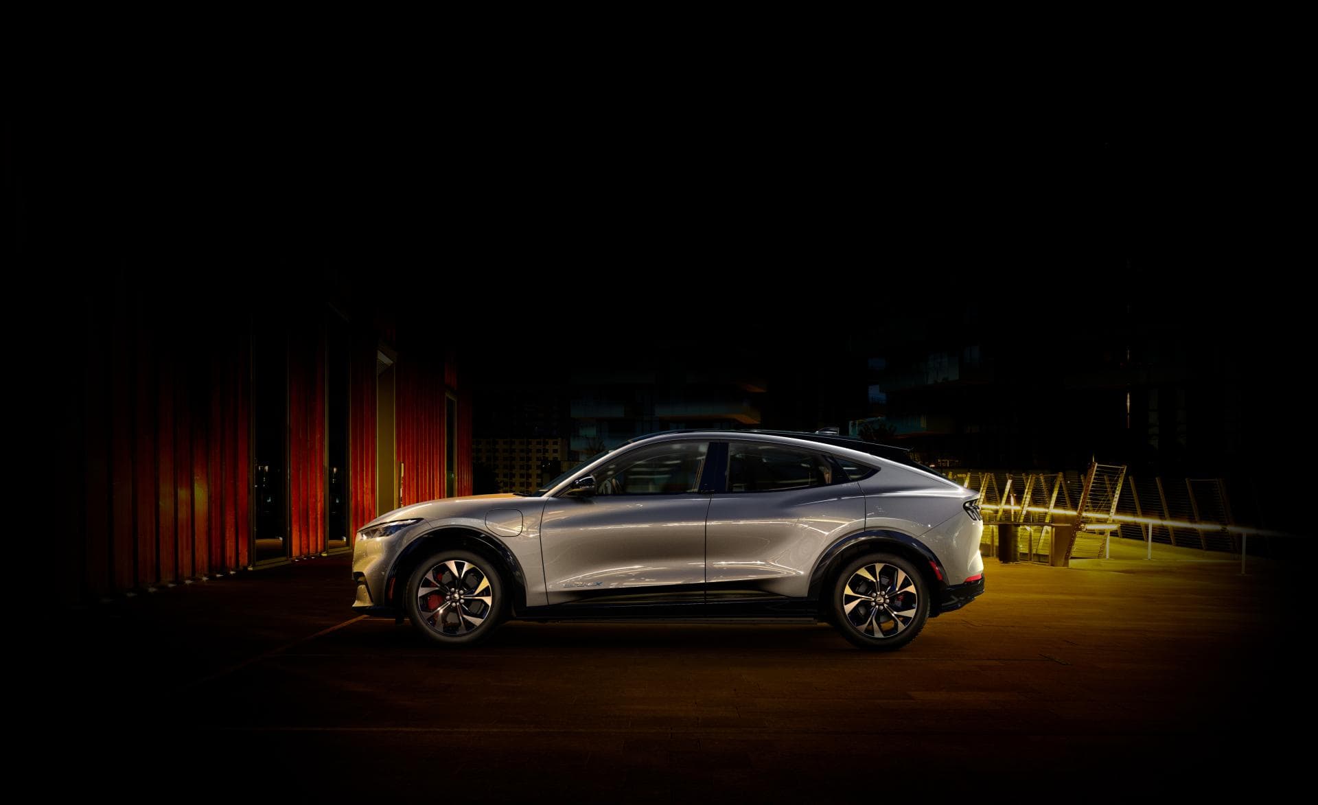 Cover Image for Ford Mustang Mach-E eifert Tesla nach und setzt auf Over-the-Air-Updates