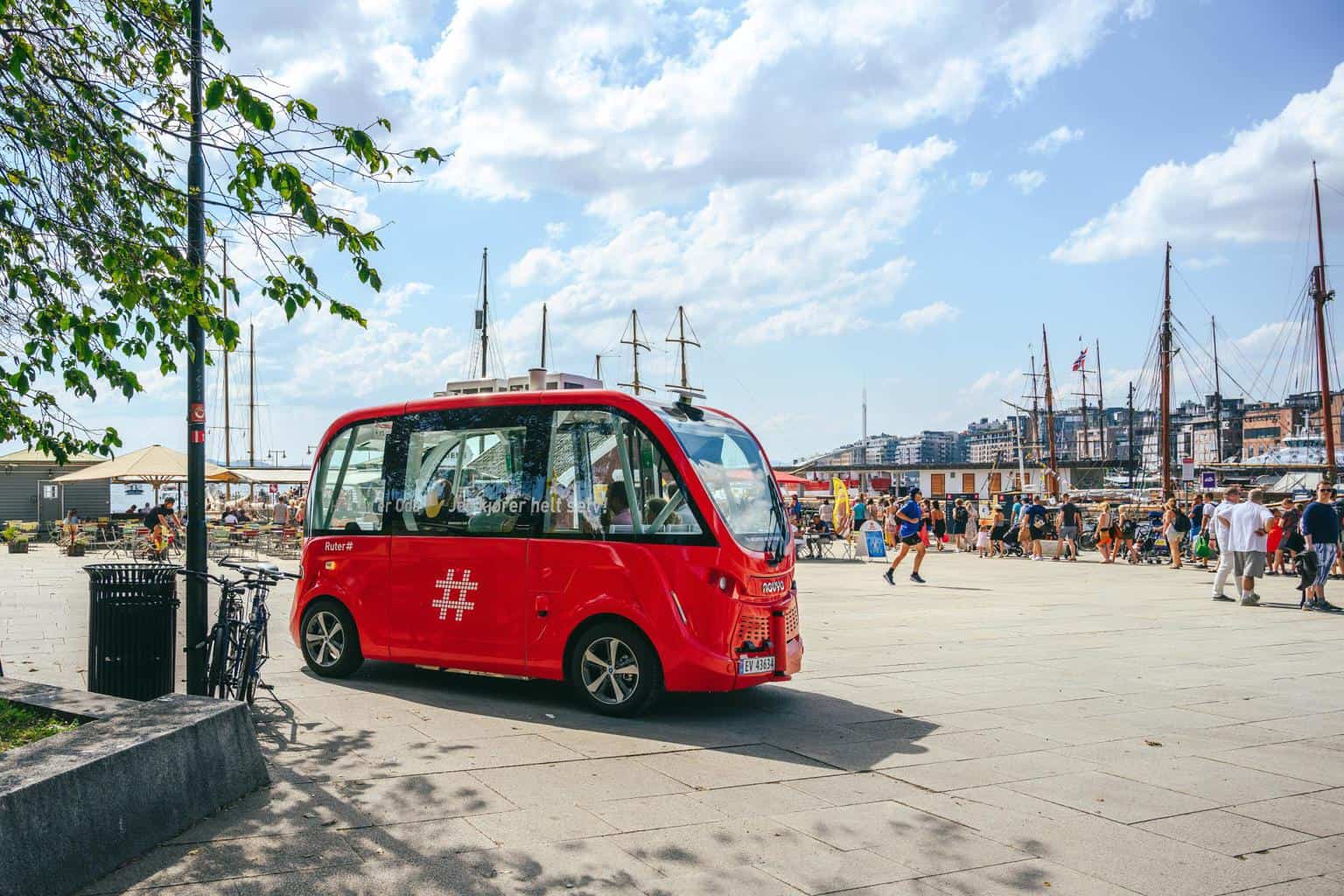 Cover Image for Tesla soll Elektro-Shuttle für Flughafen-Zubringer planen