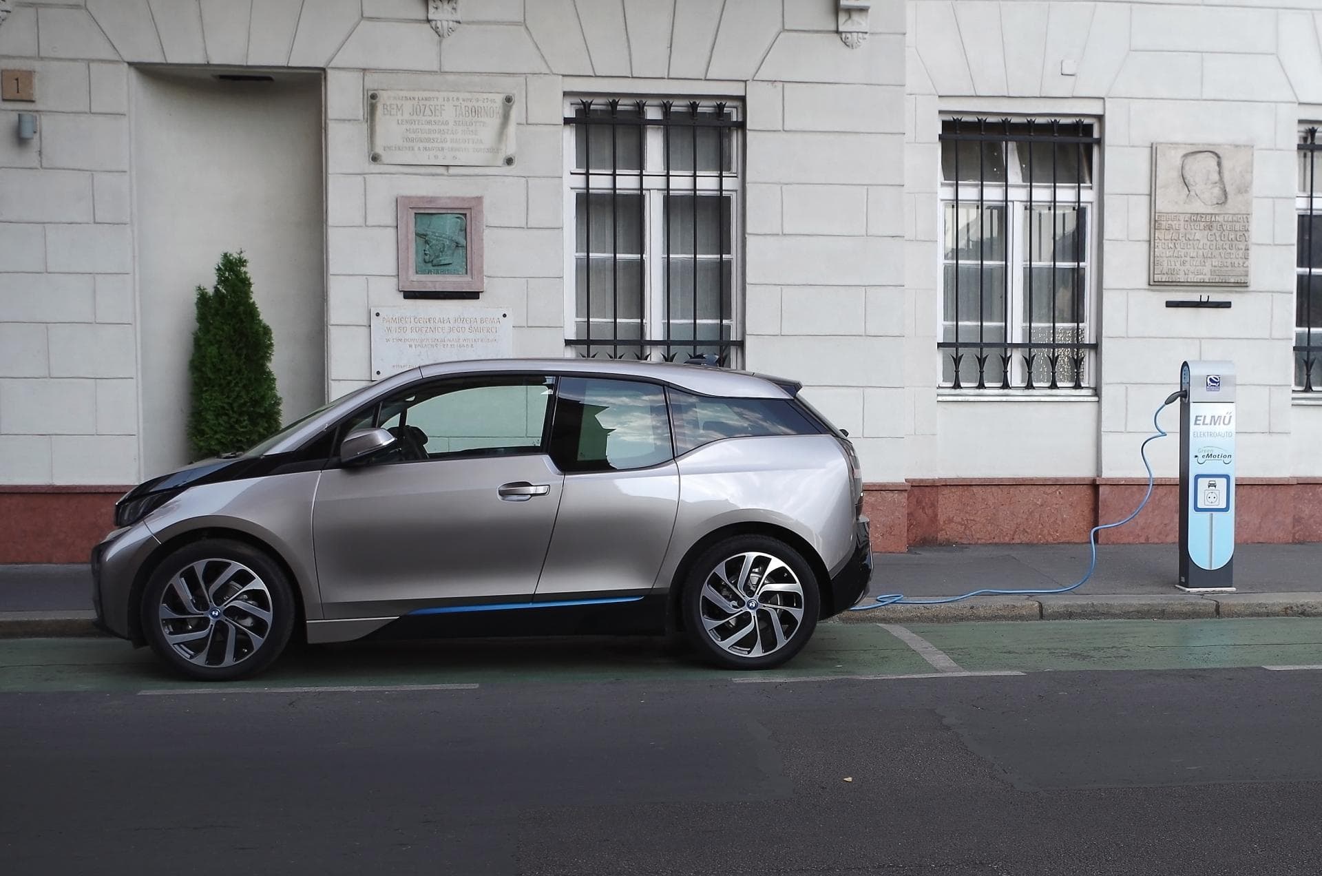 Cover Image for BMW-Betriebsrat: „nur E-Architektur könne E-Auto-Vorteile voll ausschöpfen“
