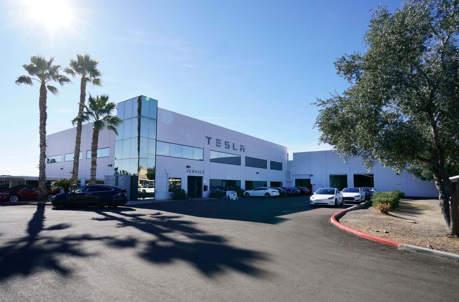 Cover Image for Tesla: Farbe des Cybertruck soll sich durch Erhitzung des Stahls verändern