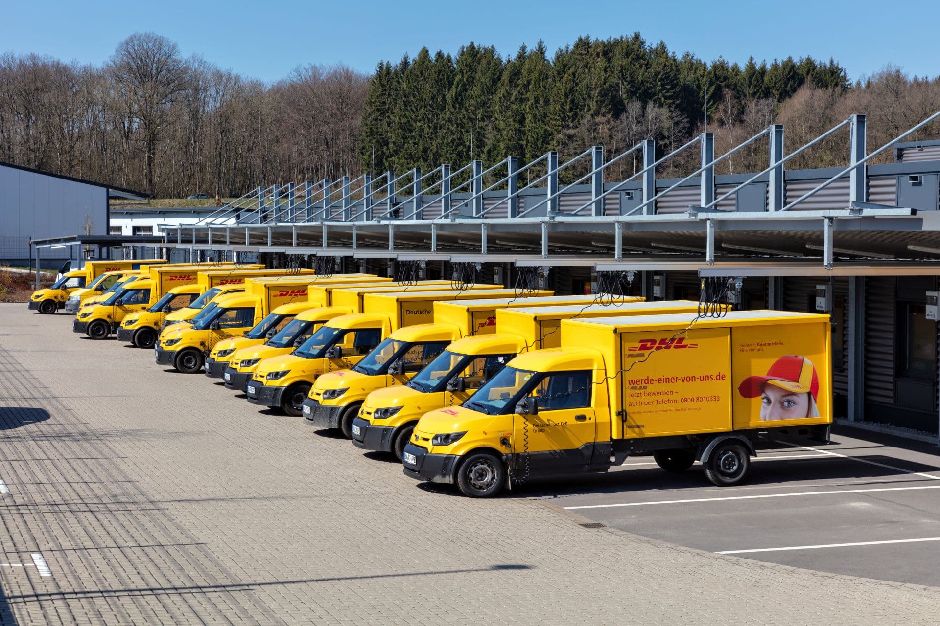Cover Image for Elektroauto-Rückruf: Deutsche Post ruft 12.000 StreetScooter zurück