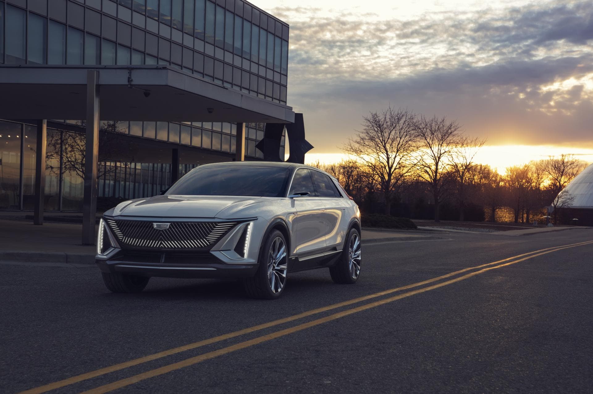 Cover Image for Cadillac LYRIQ: Elektro-SUV mit bis zu 480 Kilometer Reichweite zeigt sich