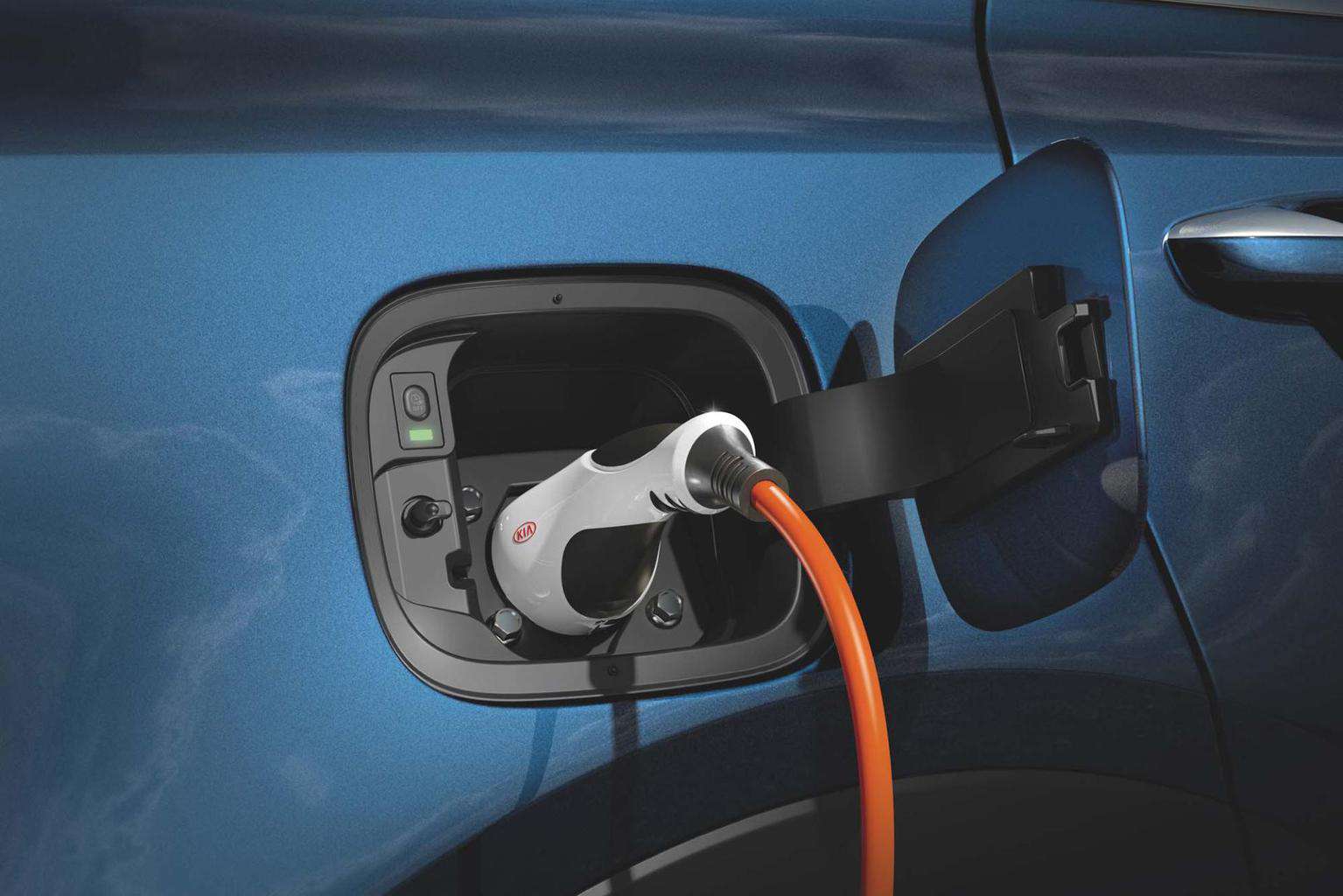 Cover Image for VDA: Plug-in-Hybride als Brückenbauer weiter fördern