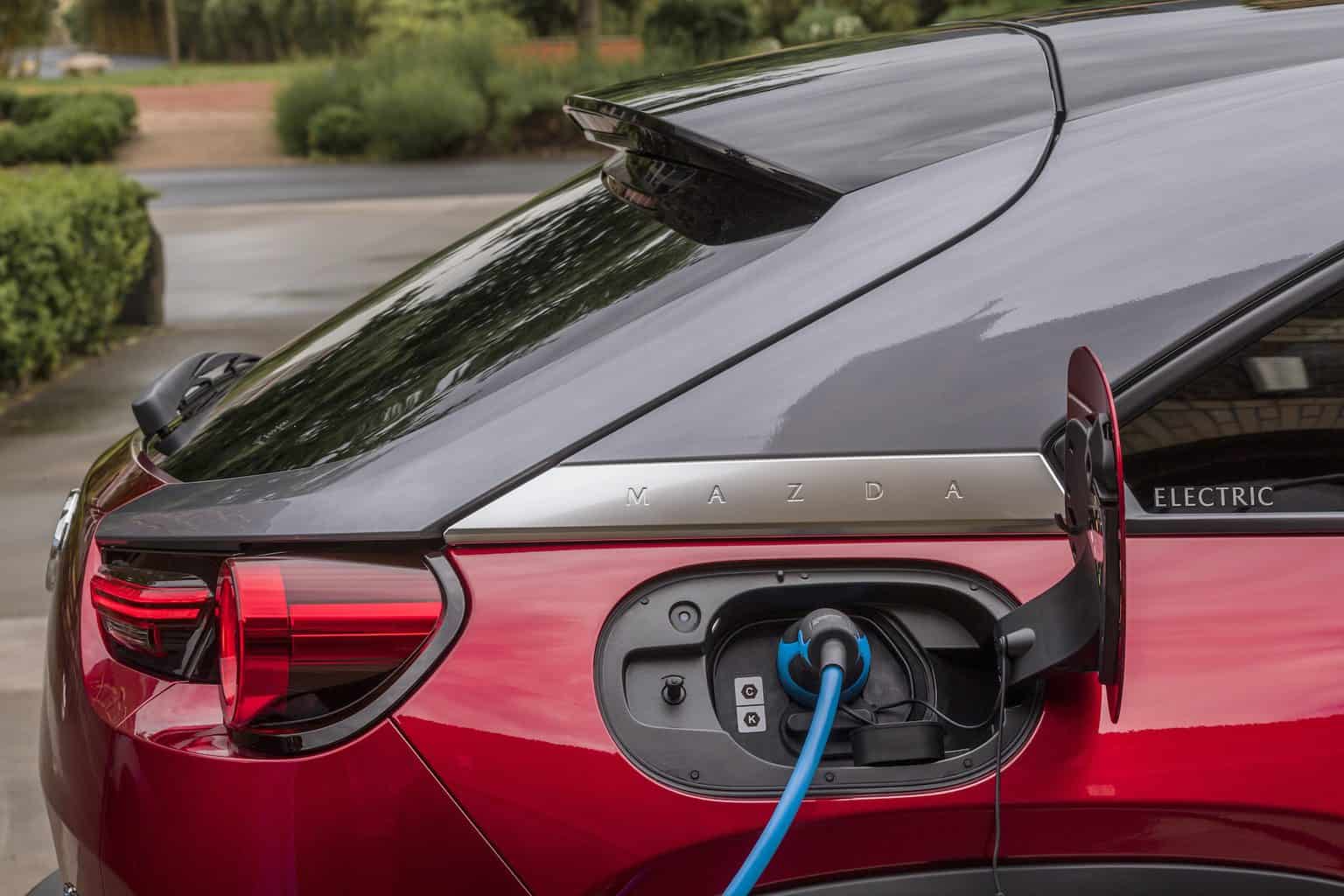 Cover Image for Mazda verlängert erfolgreichen Vorverkauf des Elektro-SUV MX-30