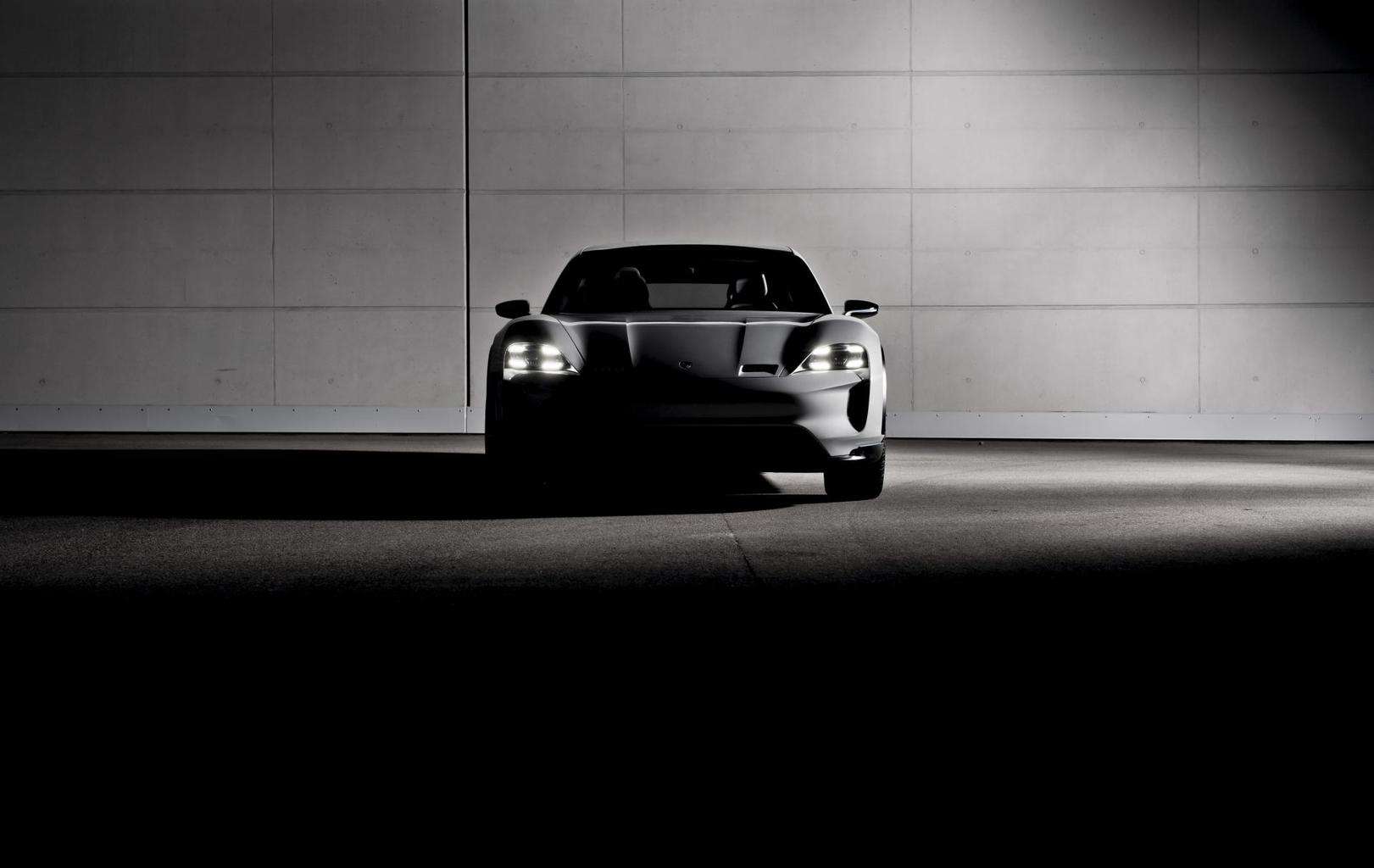 Cover Image for Porsche Mission E Cross Turismo kommt erst 2021 auf die Straße