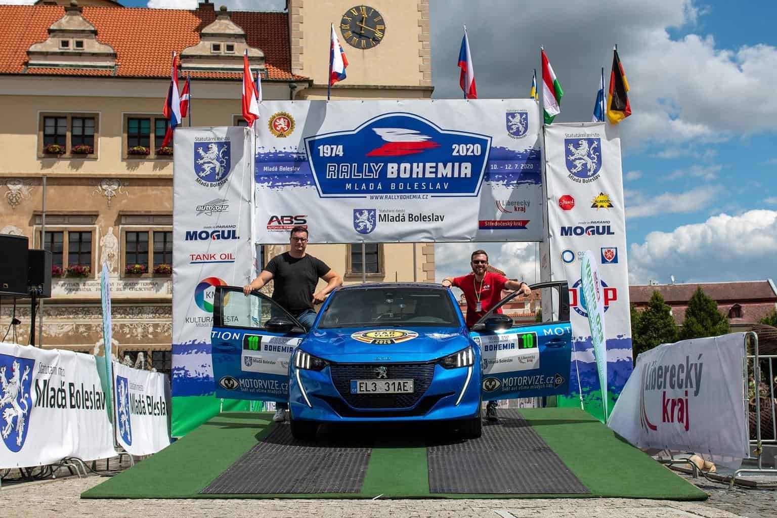 Cover Image for PEUGEOT e-208 stellt sich erfolgreich der ECO Energy Rally Bohemia