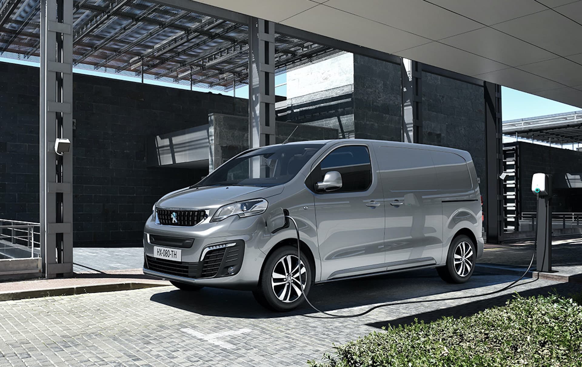 Cover Image for Elektro-Kleintransporter Peugeot e-Expert startet bei 34.690 Euro