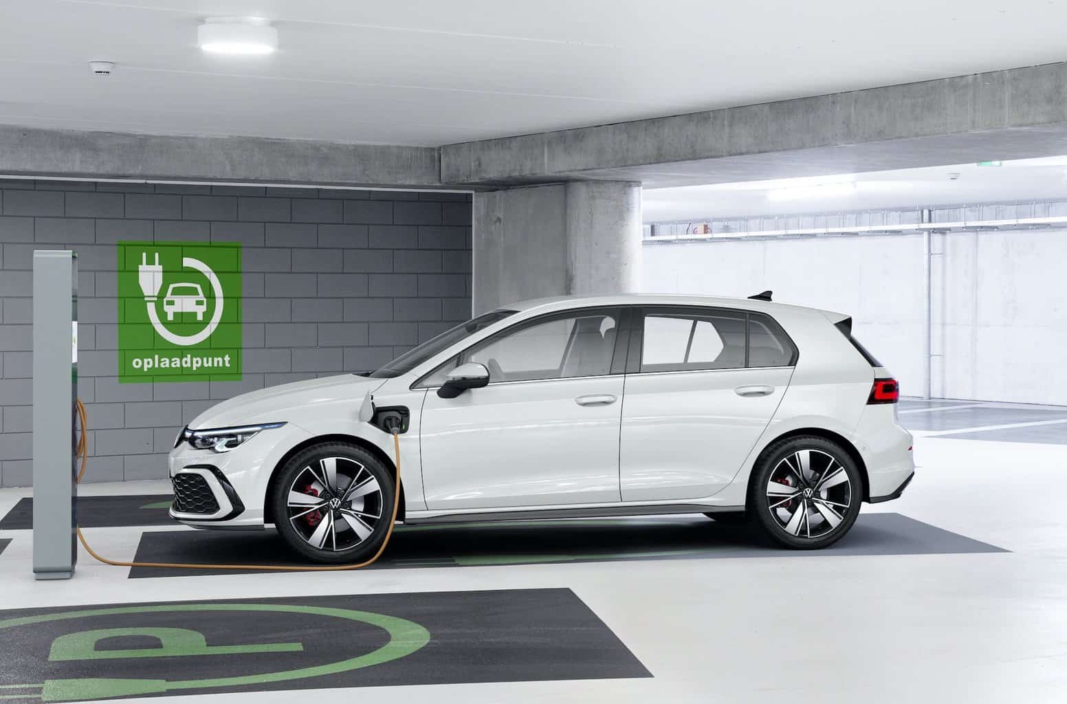Cover Image for VW führt zwei Plug-in-Versionen des Golf ein