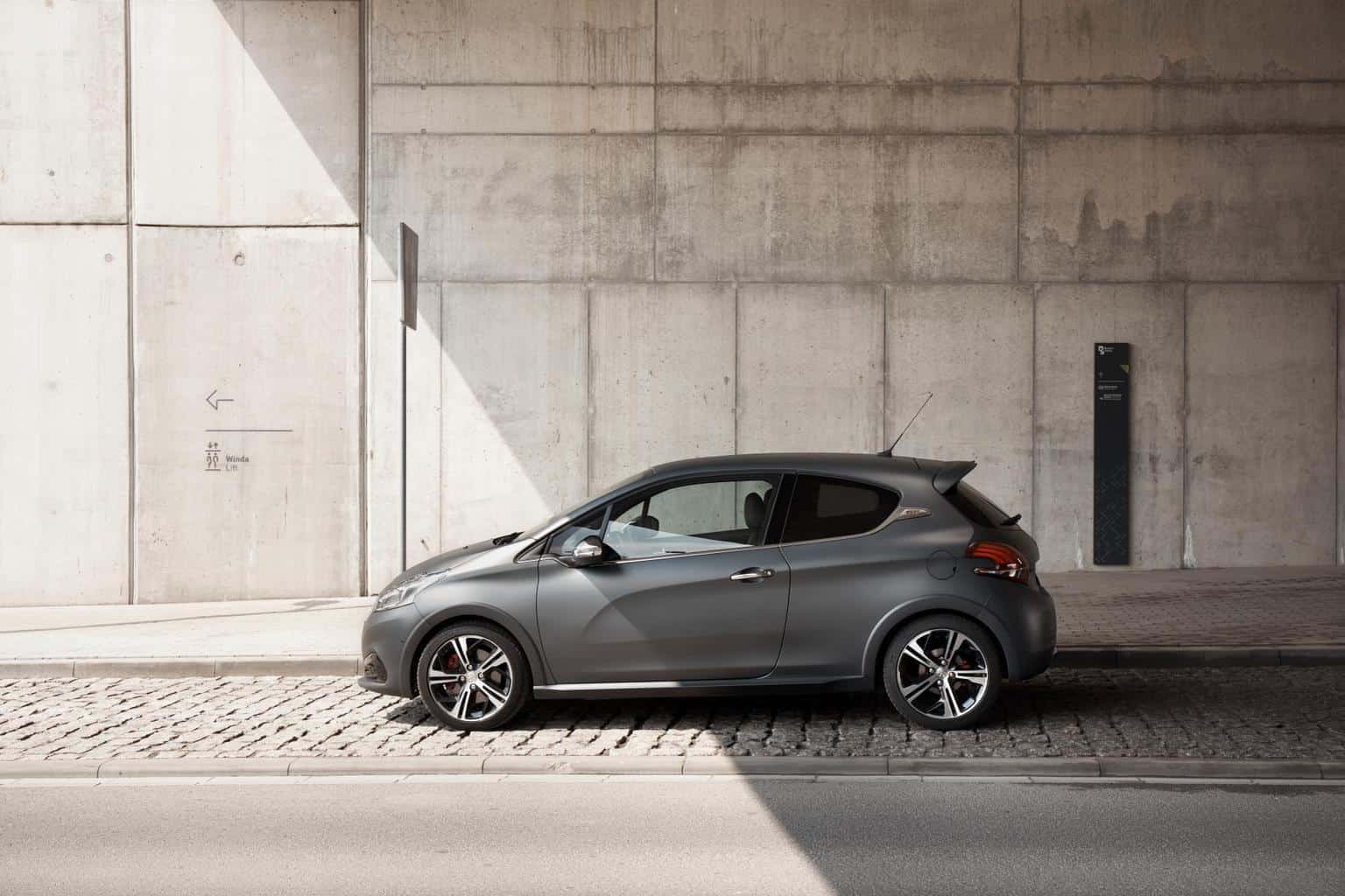 Cover Image for Peugeot plant elektrifizierte GTi-Modelle unter neuer Marke